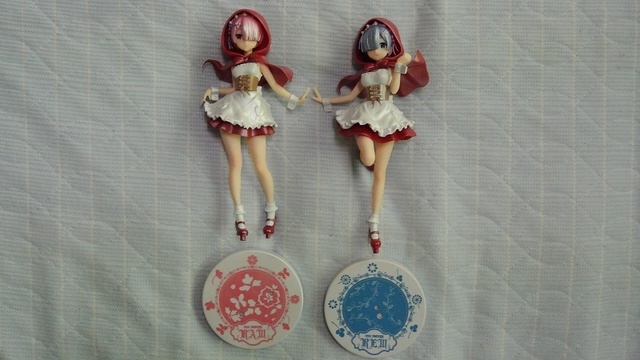 Reゼロ(ラム レム)フィギュアと台.jpg